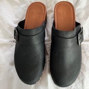 Crown Vintage Clogs size 8